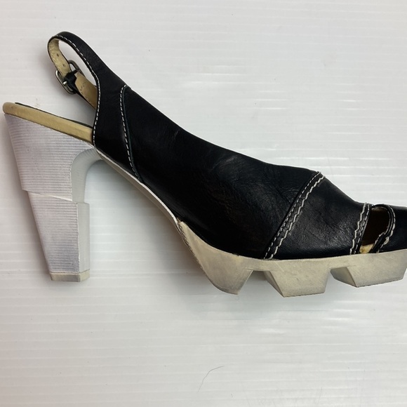 Like Smug by Prophecy sling back heels modern minimalist - Picture 5 of 8